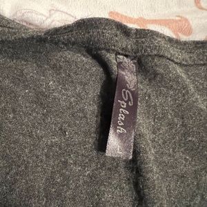 Gray splash top